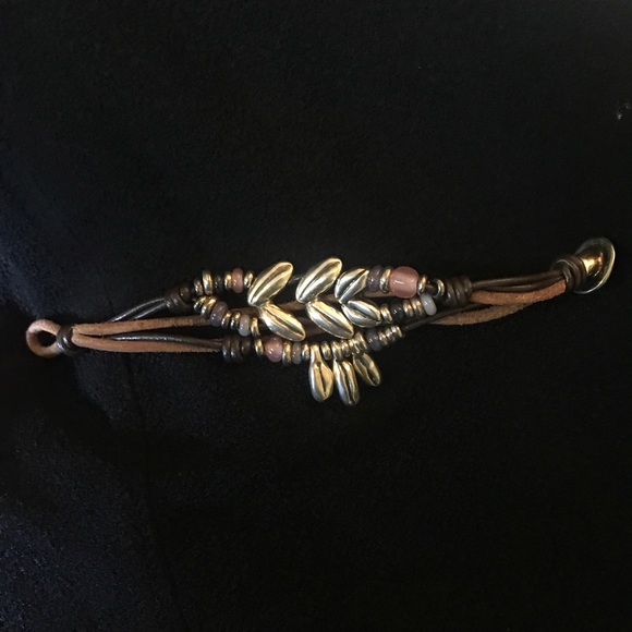 Uno De 50 Leaf Bracelet - Picture 2 of 3